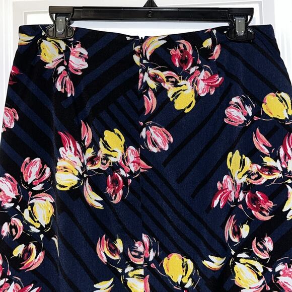 Banana Republic Floral Wrap Skirt - Picture 7 of 9